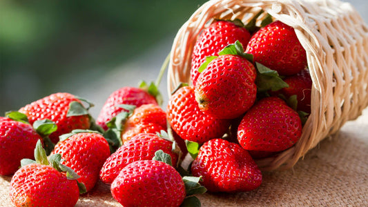 fraises saines dans un panier