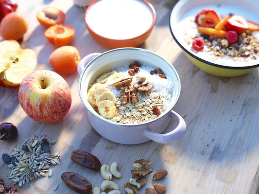 Petit-déjeuner sain avec des noix